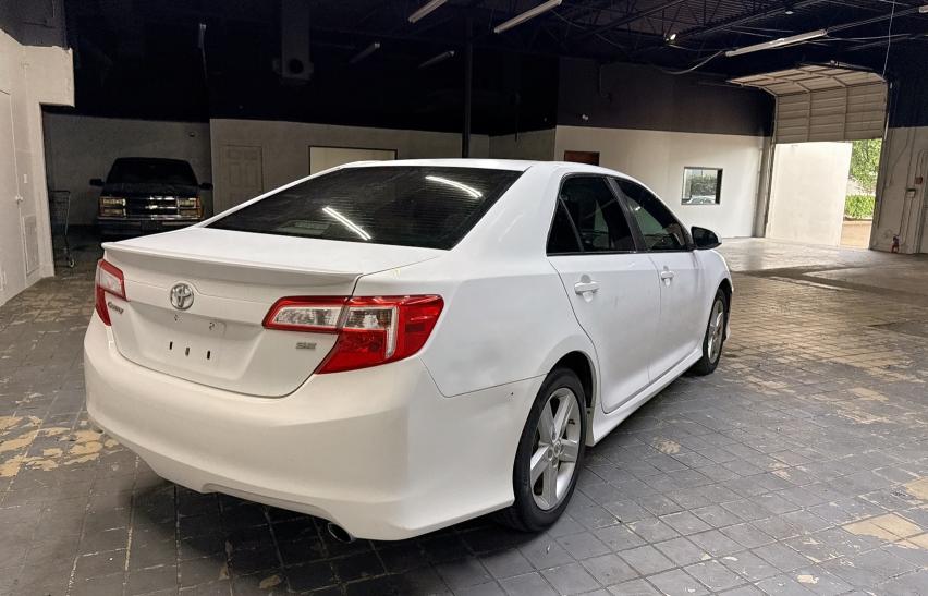 Sedans TOYOTA CAMRY 2012 White