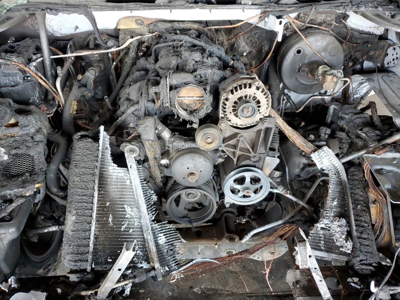 2011 GMC Yukon Xl Denali VIN: 1GKS2MEF1BR186724 Lot: 67145065