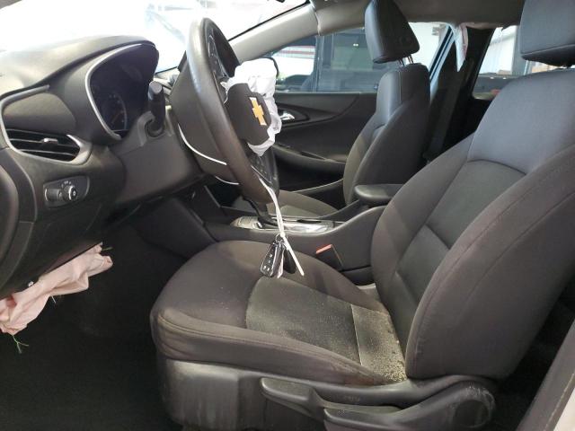 Sedans CHEVROLET MALIBU 2017 Srebrny