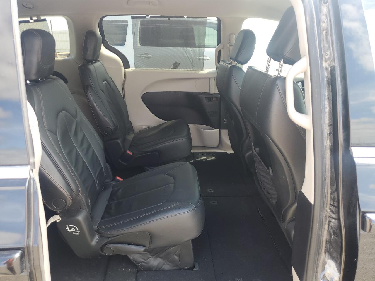 2017 Chrysler Pacifica Touring L VIN: 2C4RC1BGXHR771940 Lot: 65004165