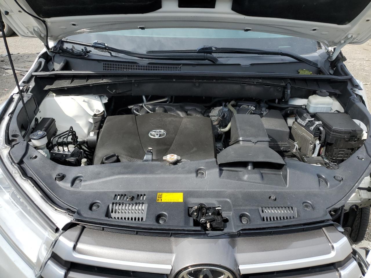 2018 Toyota Highlander Se VIN: 5TDJZRFH3JS879942 Lot: 65031015