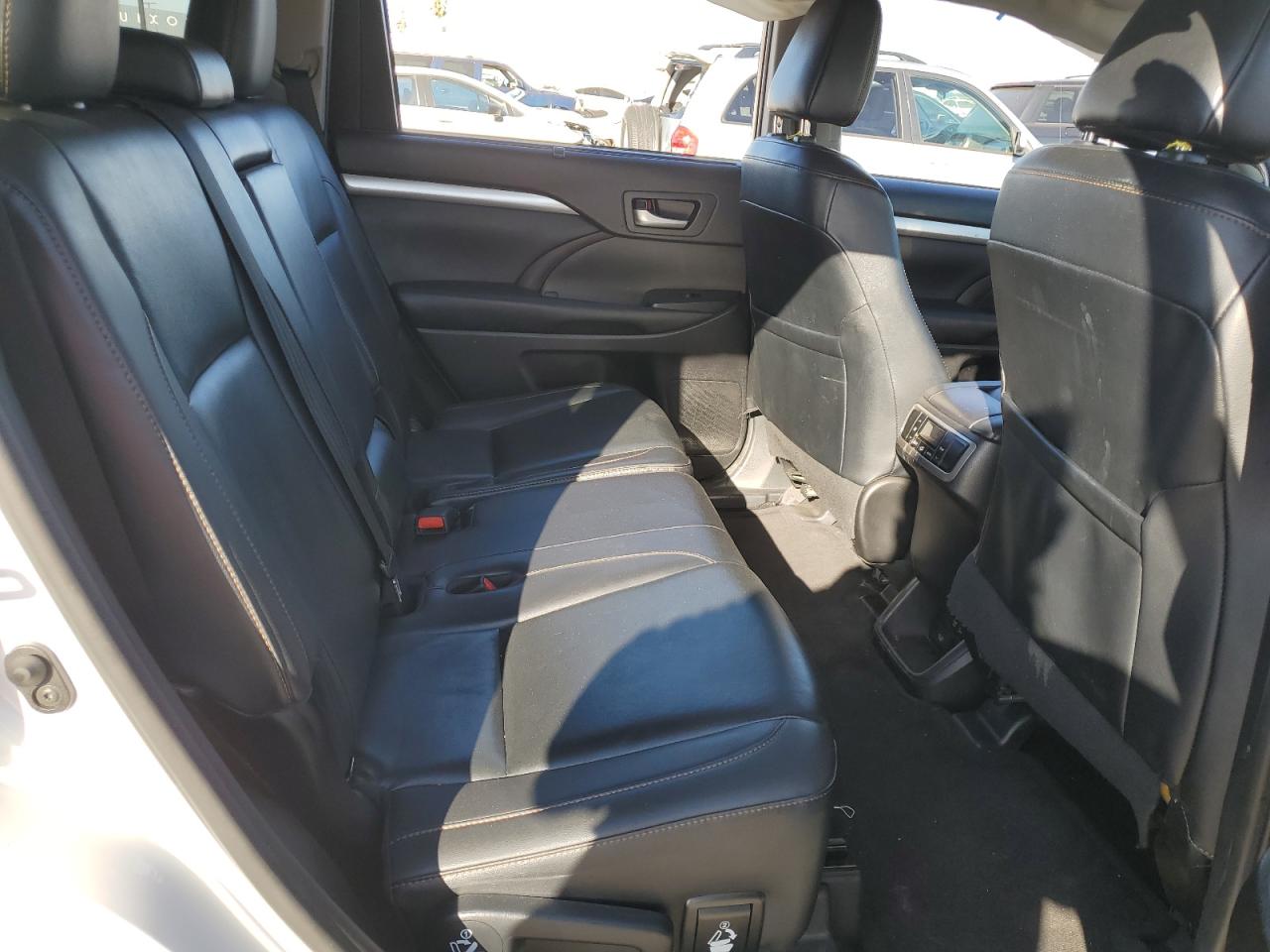 2019 Toyota Highlander Se VIN: 5TDJZRFH9KS584944 Lot: 63914235