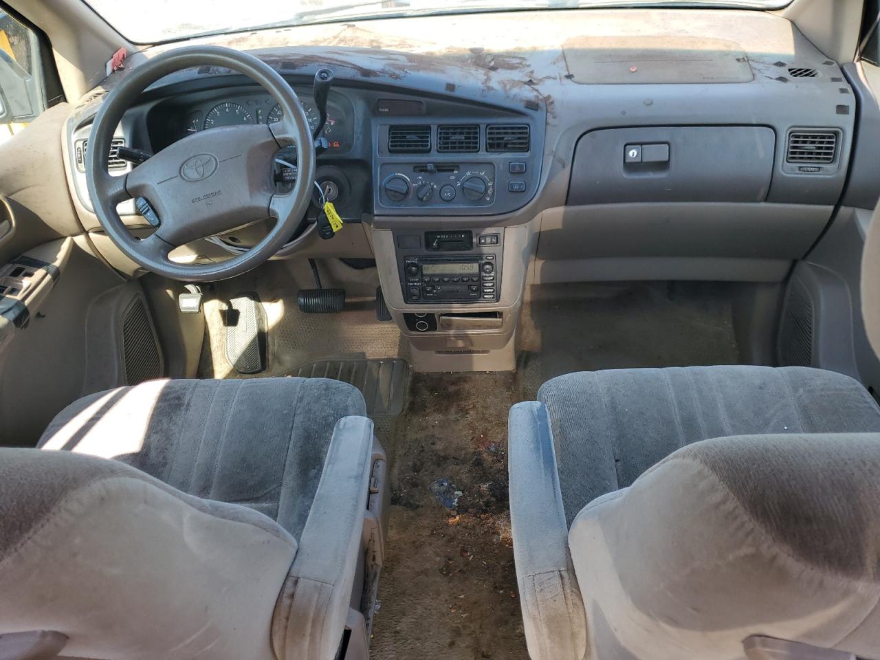 4t3zf13c6yu216055 4T3ZF13C6YU216055 2000 Toyota Sienna Le