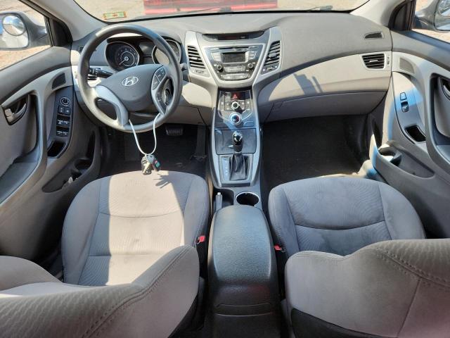Sedans HYUNDAI ELANTRA 2016 Srebrny