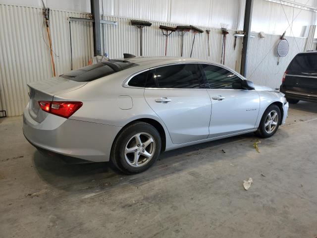 Sedans CHEVROLET MALIBU 2017 Srebrny