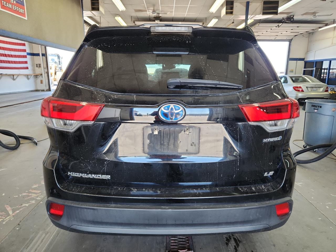 2017 Toyota Highlander Hybrid VIN: 5TDBGRFH5HS033235 Lot: 64440255
