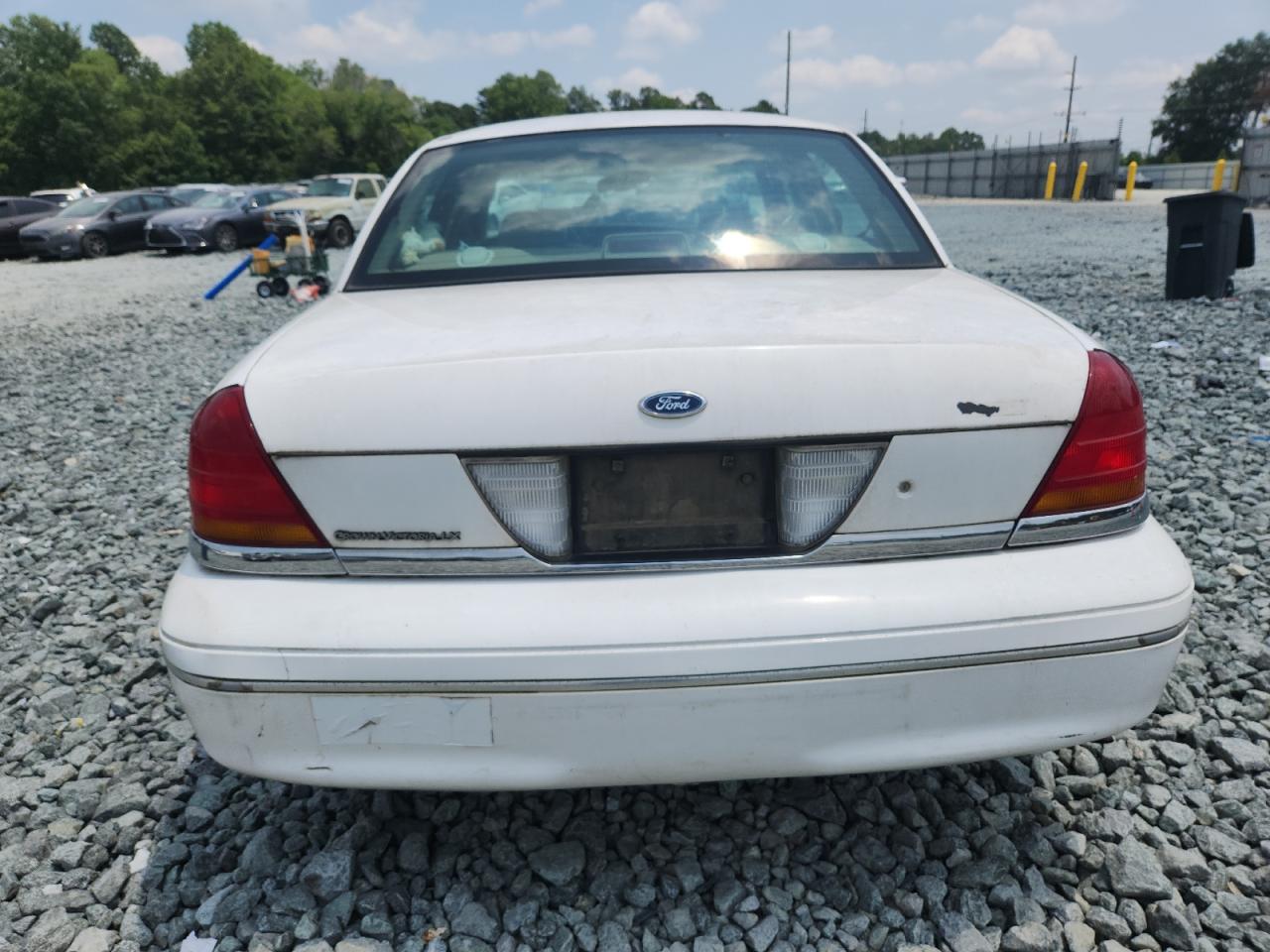 2000 Ford Crown Victoria Lx VIN: 2FAFP74W7YX187933 Lot: 64244055