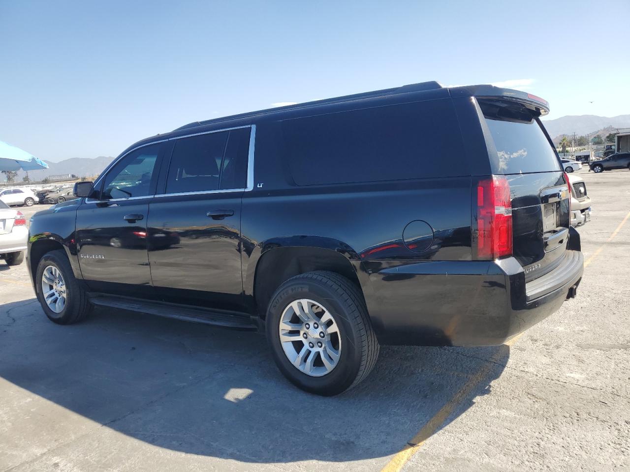 1gnschkc0kr142800 1GNSCHKC0KR142800 2019 Chevrolet Suburban C1500 Lt