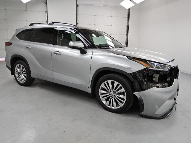  TOYOTA HIGHLANDER 2023 Серебристый