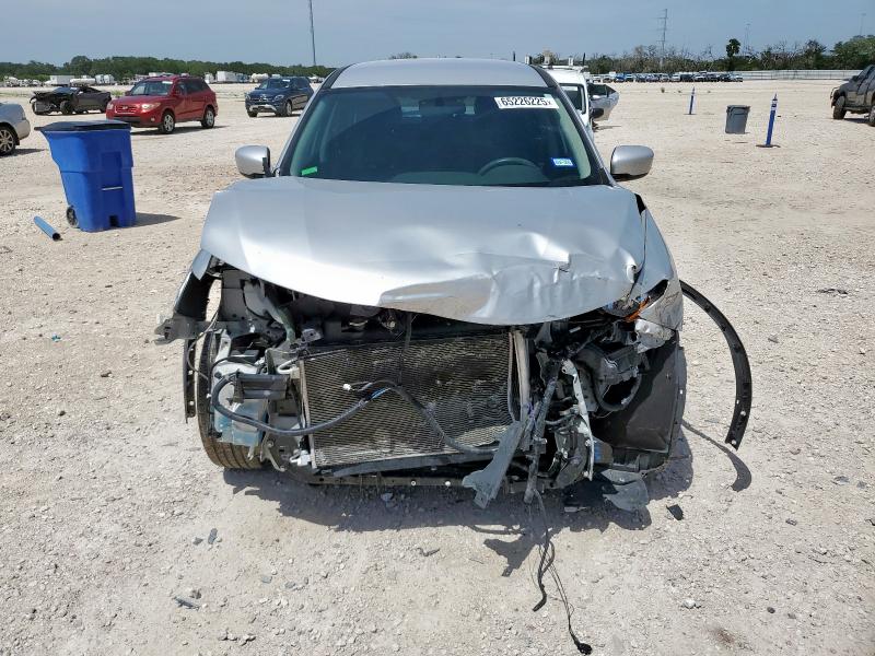  NISSAN ROGUE 2018 Srebrny