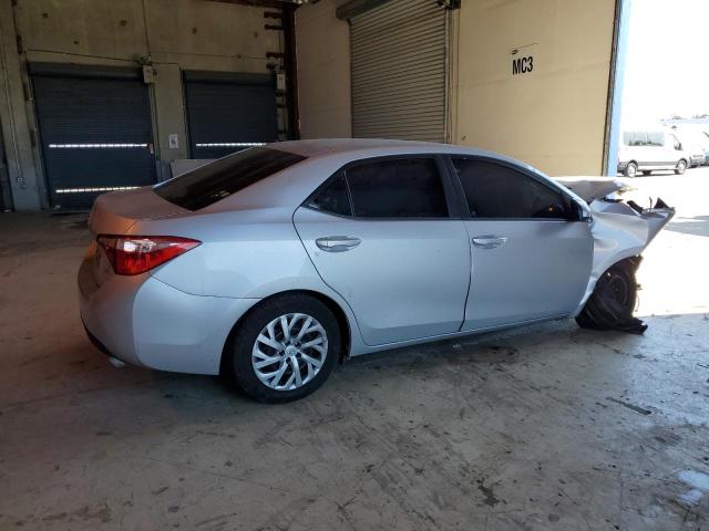  TOYOTA COROLLA 2017 Srebrny