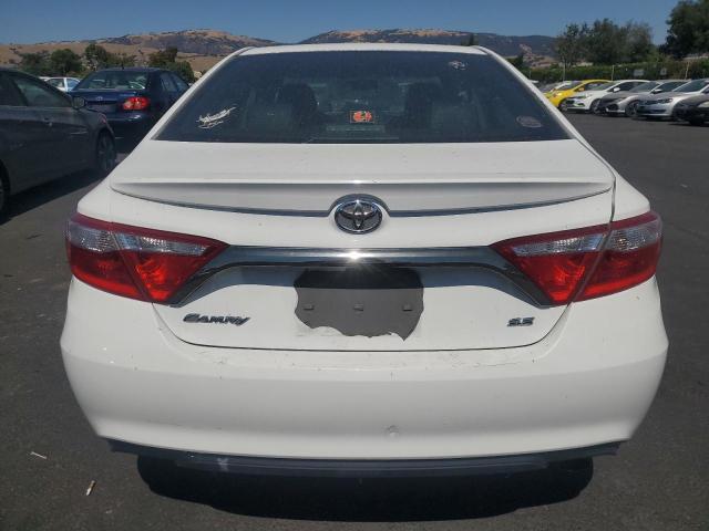  TOYOTA CAMRY 2016 Biały