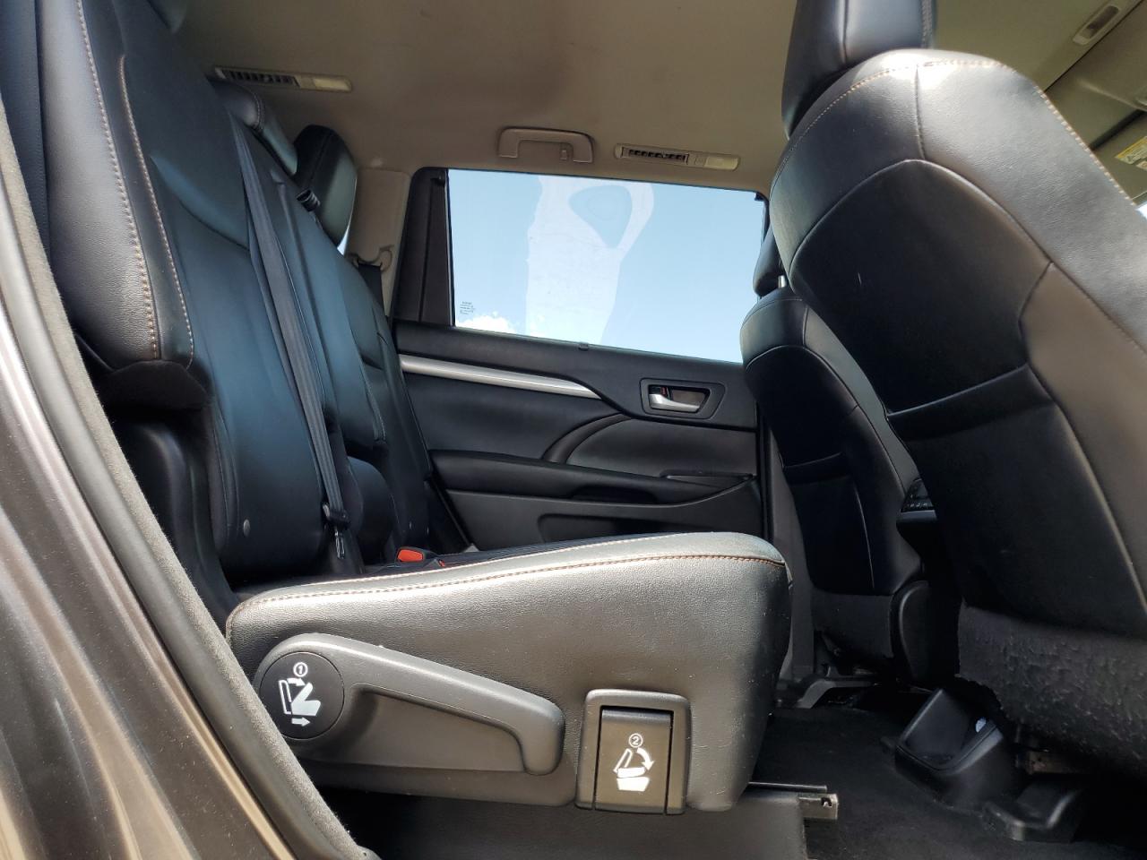 2016 Toyota Highlander Xle VIN: 5TDJKRFH0GS351515 Lot: 65211405