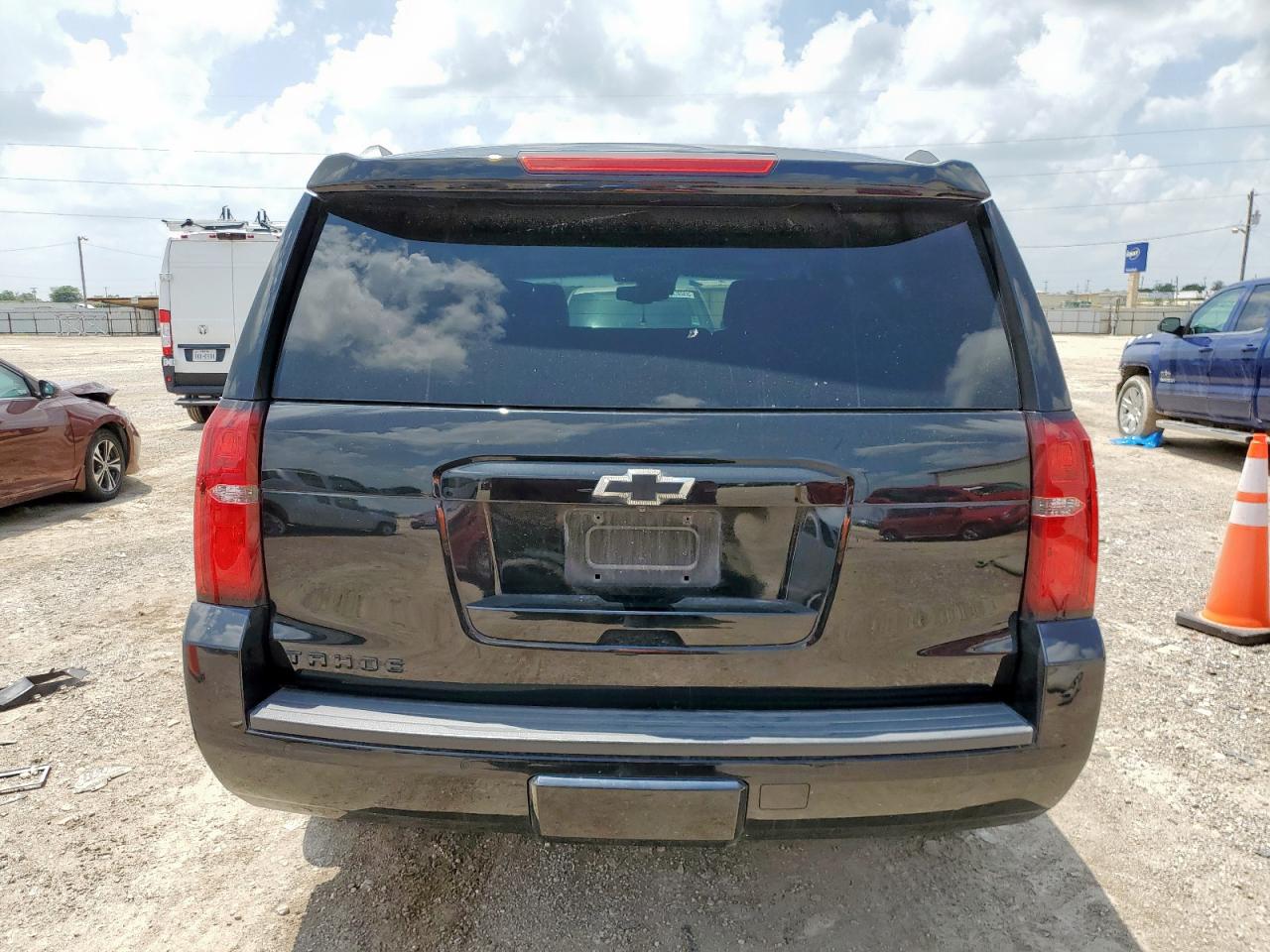 2018 Chevrolet Tahoe C1500 Lt VIN: 1GNSCBKC3JR197737 Lot: 64833825