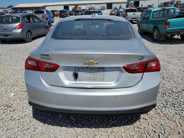 Sedans CHEVROLET MALIBU 2017 Srebrny