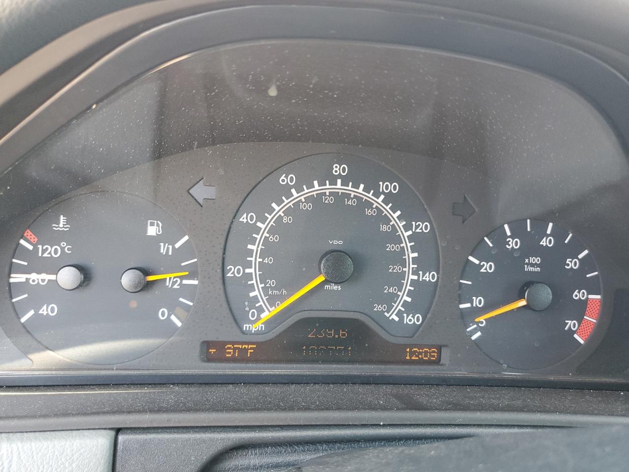 1999 Mercedes-Benz E 320 VIN: WDBJF65HXXA796327 Lot: 64125305