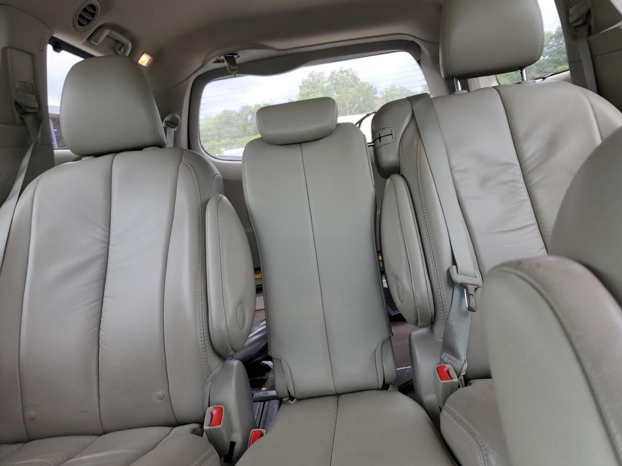 2011 Toyota Sienna Xle VIN: 5TDYK3DCXBS164004 Lot: 63792175