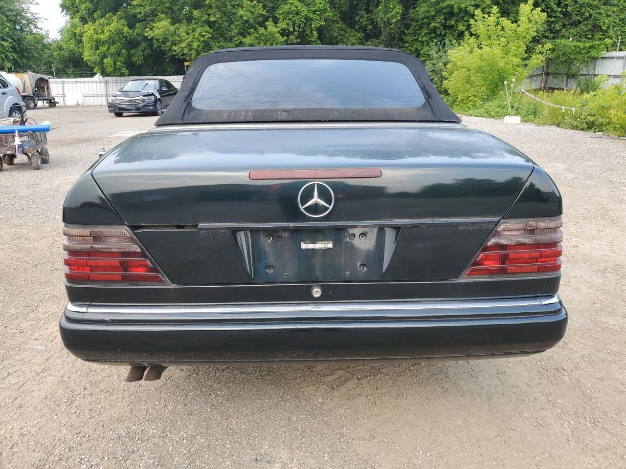 1995 Mercedes-Benz E 320 VIN: WDBEA66E7SC267886 Lot: 64363805