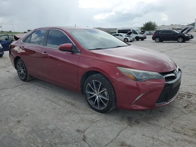  TOYOTA CAMRY 2015 Czerwony