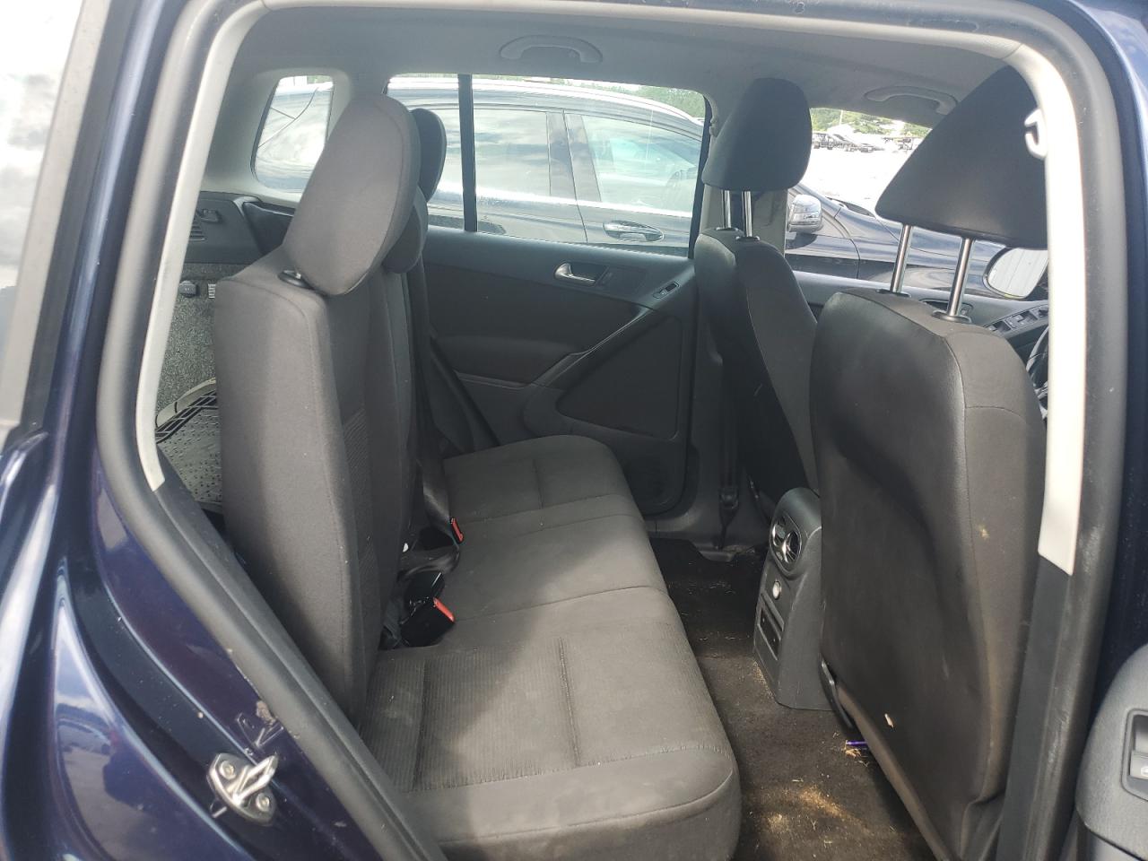 2015 Volkswagen Tiguan S VIN: WVGBV7AX8FW585409 Lot: 64014205