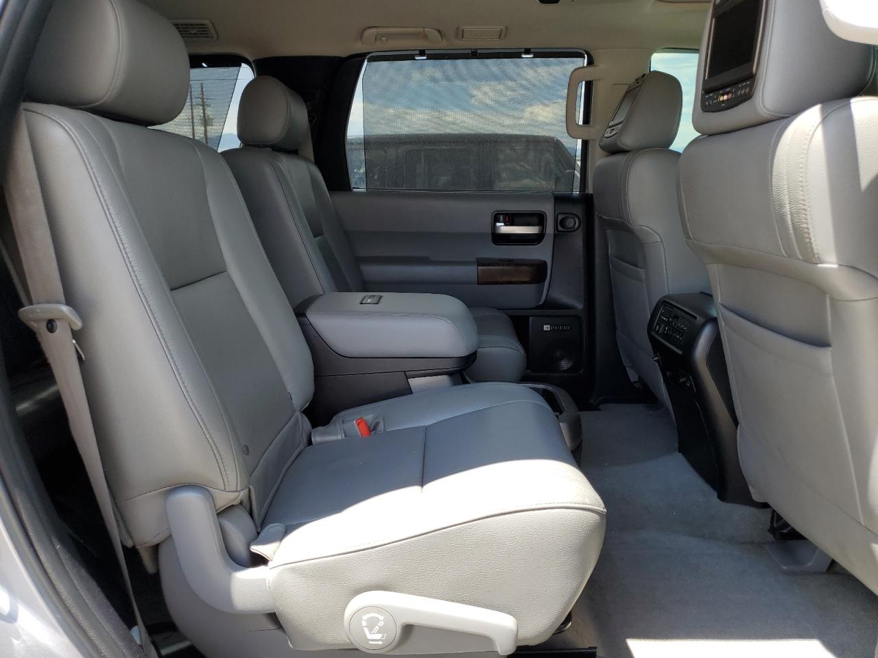 2010 Toyota Sequoia Platinum VIN: 5TDDW5G17AS037511 Lot: 63611025