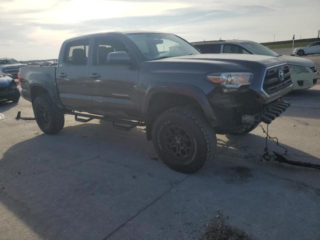 Pickups TOYOTA TACOMA 2017 Szary
