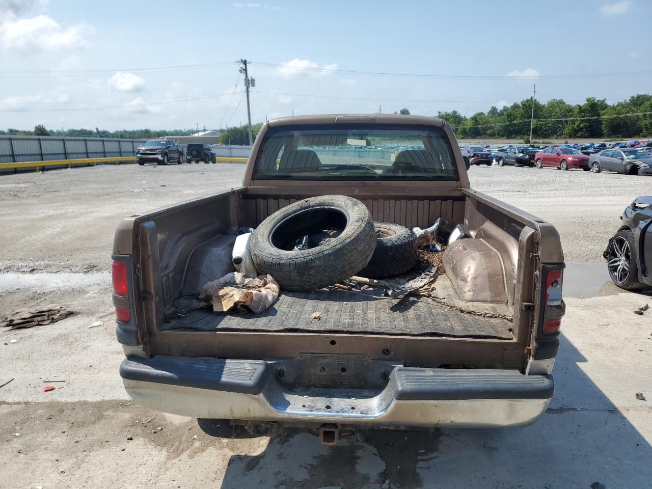 2000 Dodge Ram 1500 VIN: 3B7HF13ZXYM215797 Lot: 66374925