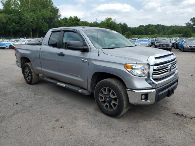 Pickups TOYOTA TUNDRA 2016 Srebrny