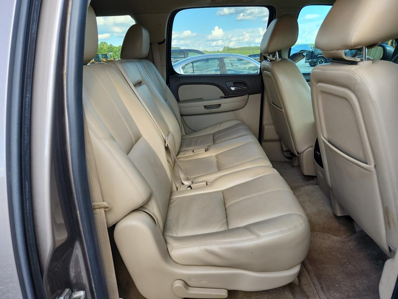 2014 Chevrolet Suburban C1500 Lt VIN: 1GNSCJE03ER197724 Lot: 62272145