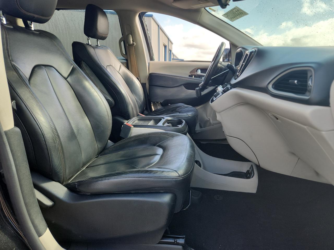 2017 Chrysler Pacifica Touring L VIN: 2C4RC1BG5HR820638 Lot: 65380235