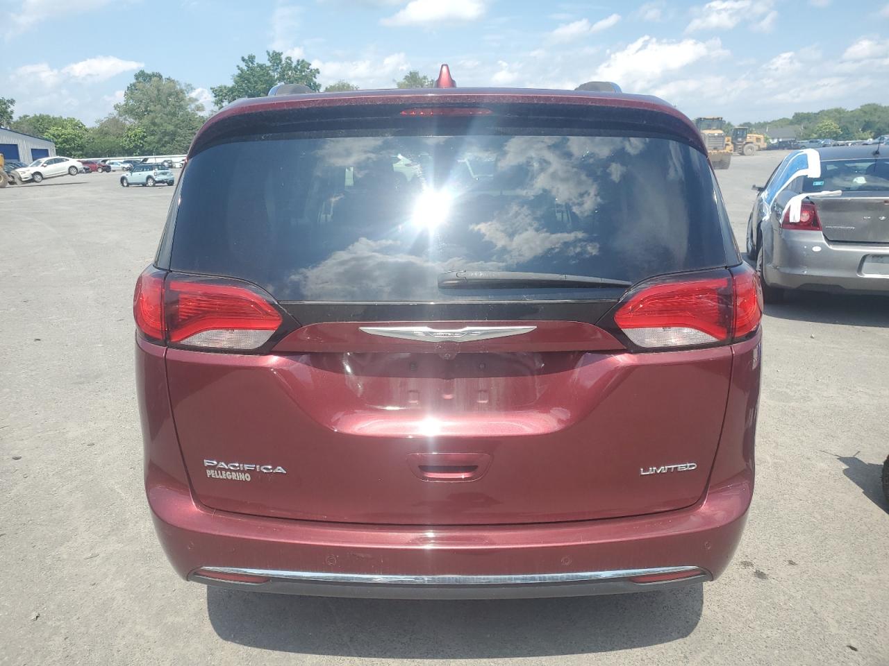 2017 Chrysler Pacifica Limited VIN: 2C4RC1GG4HR565151 Lot: 64836285