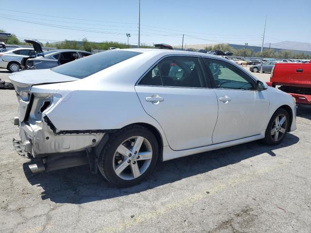 Sedans TOYOTA CAMRY 2012 Srebrny