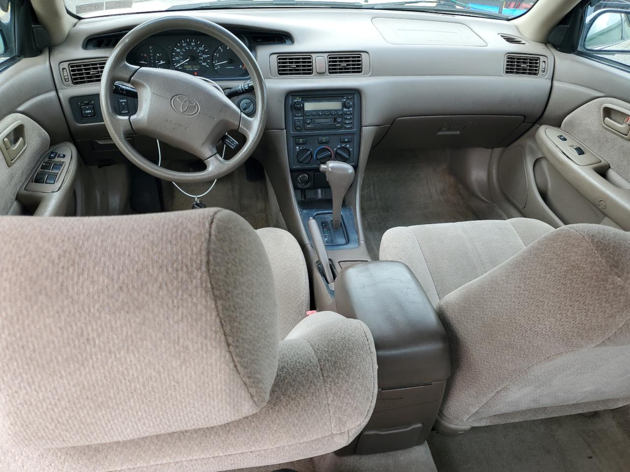 2000 Toyota Camry Le VIN: 4T1BF22K0YU935276 Lot: 64395435