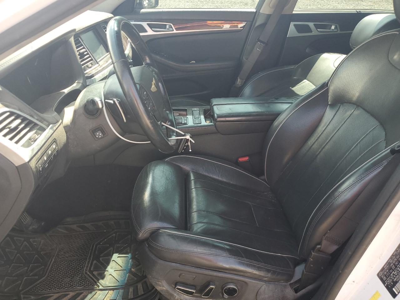 2015 Hyundai Genesis 3.8L VIN: KMHGN4JE0FU071097 Lot: 62811325