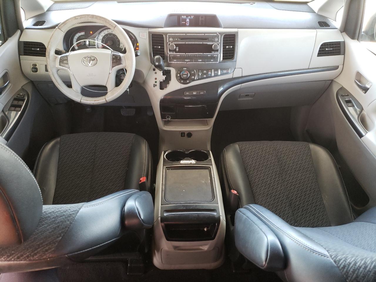 2013 Toyota Sienna Sport VIN: 5TDXK3DC0DS284537 Lot: 66956695