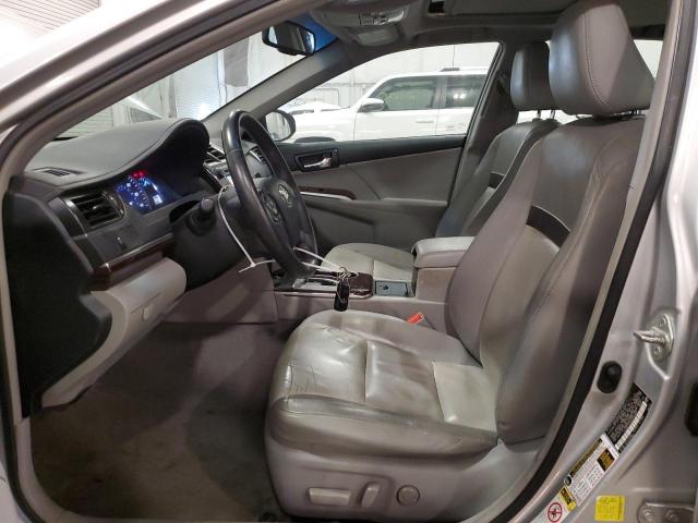 Sedans TOYOTA CAMRY 2012 Srebrny