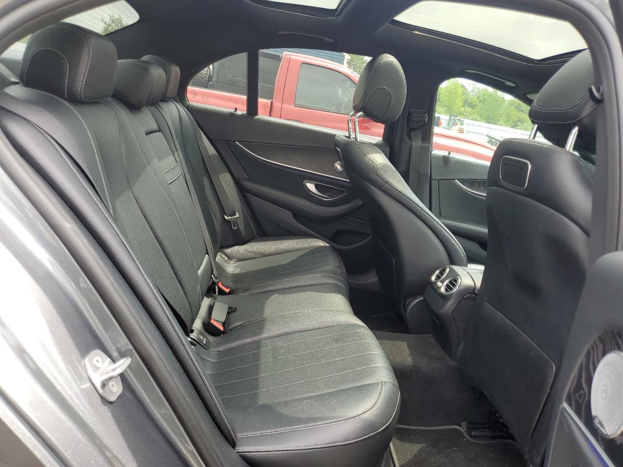 2018 Mercedes-Benz E 300 4Matic VIN: WDDZF4KB0JA301266 Lot: 63675785
