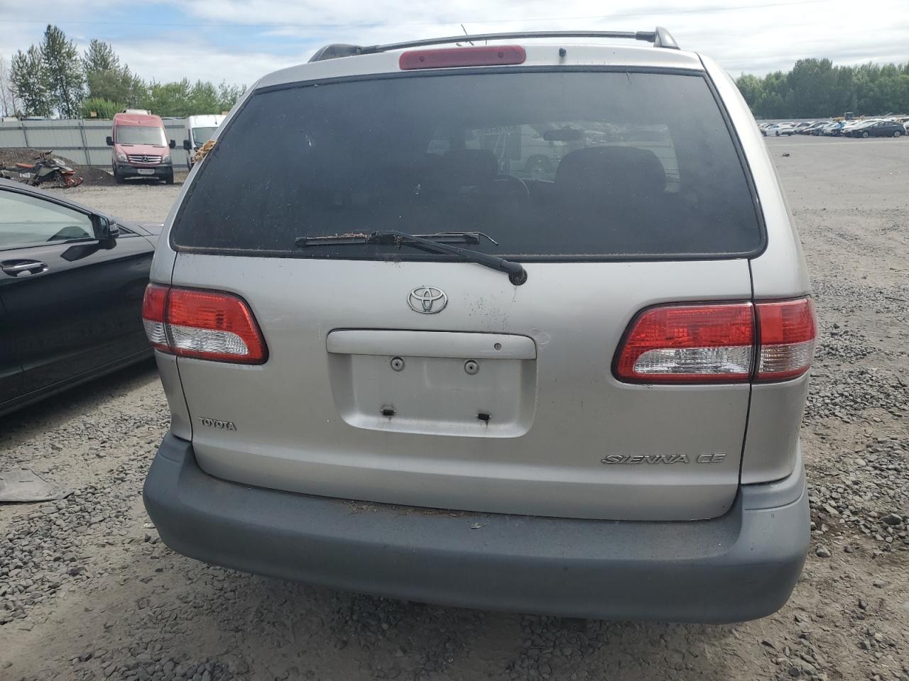 2002 Toyota Sienna Ce VIN: 4T3ZF19C13U536710 Lot: 63716495