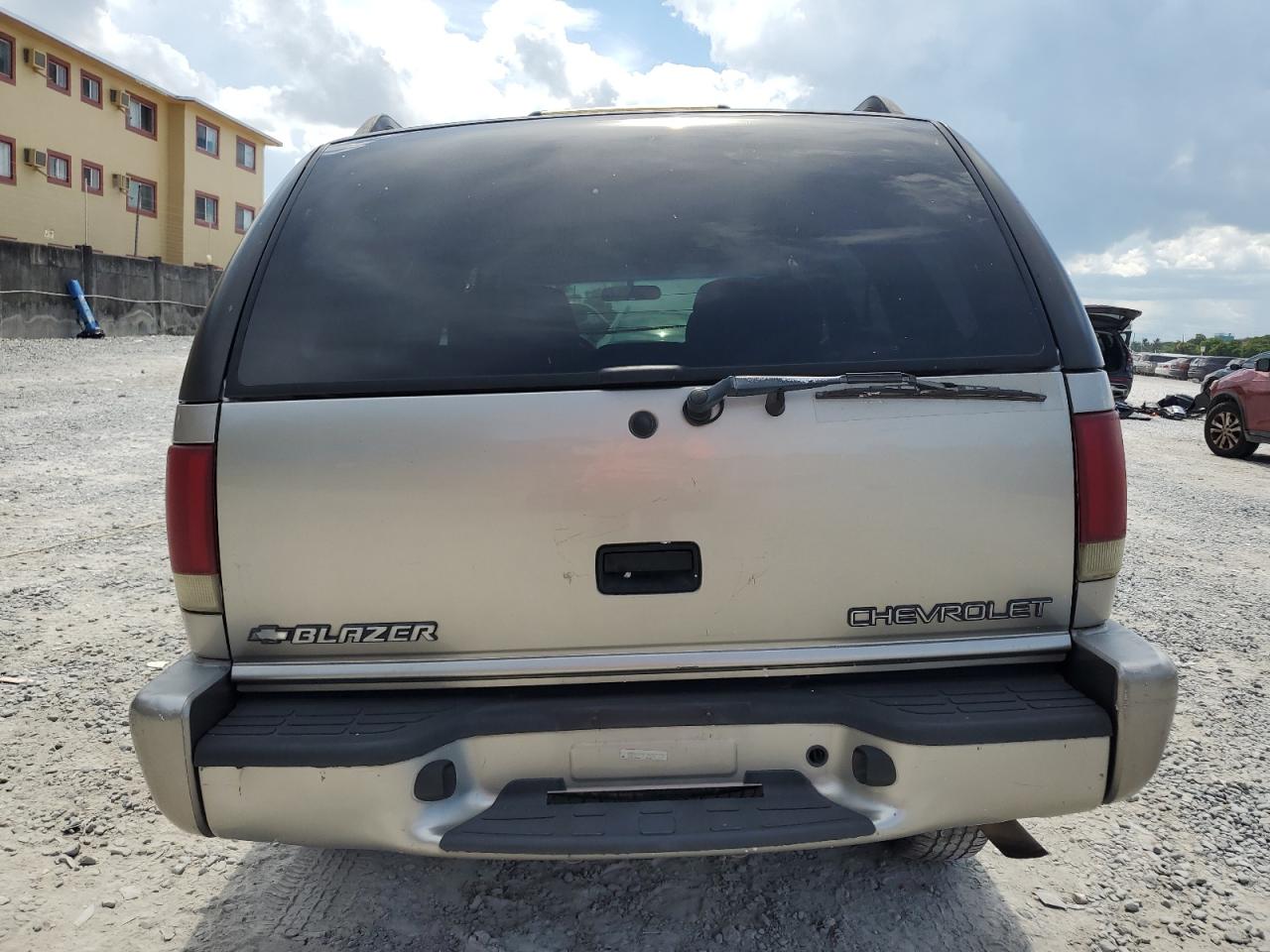1gncs13w2y2395156 1GNCS13W2Y2395156 2000 Chevrolet Blazer