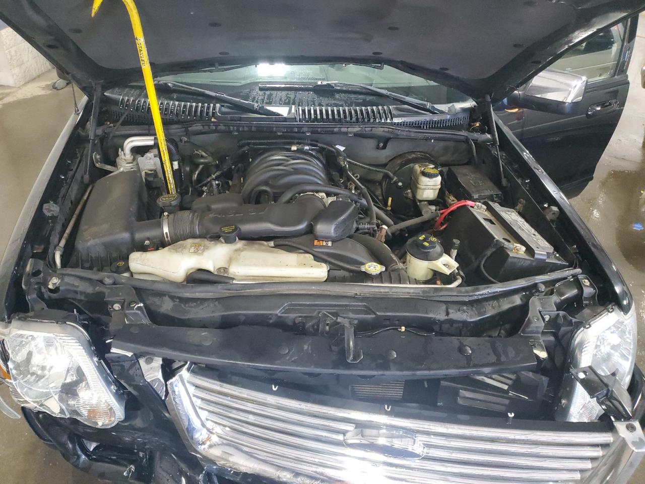 2006 Ford Explorer Limited VIN: 1FMEU75836UB00561 Lot: 64801395