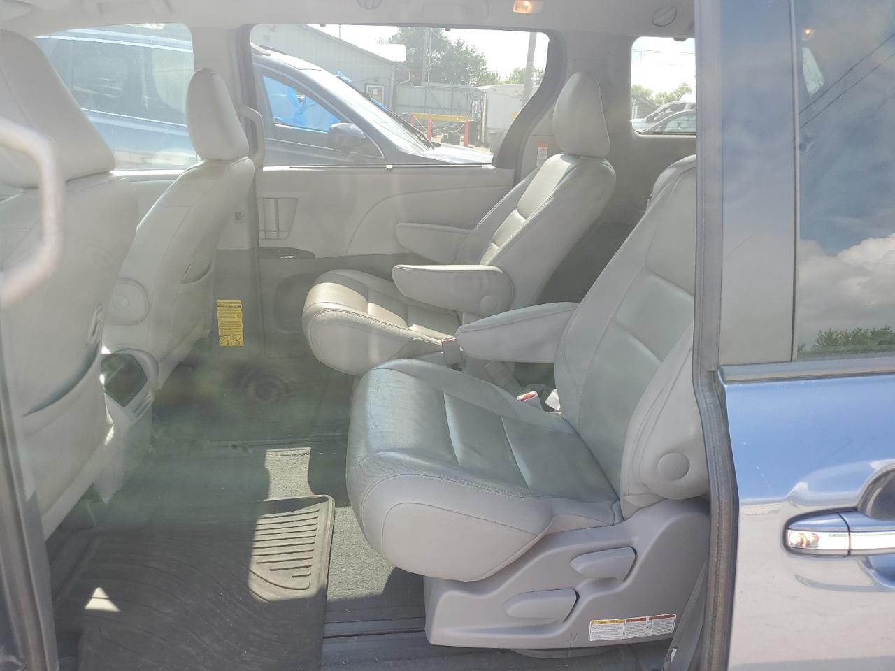 5tdyk3dc2fs577637 5TDYK3DC2FS577637 2015 Toyota Sienna Xle