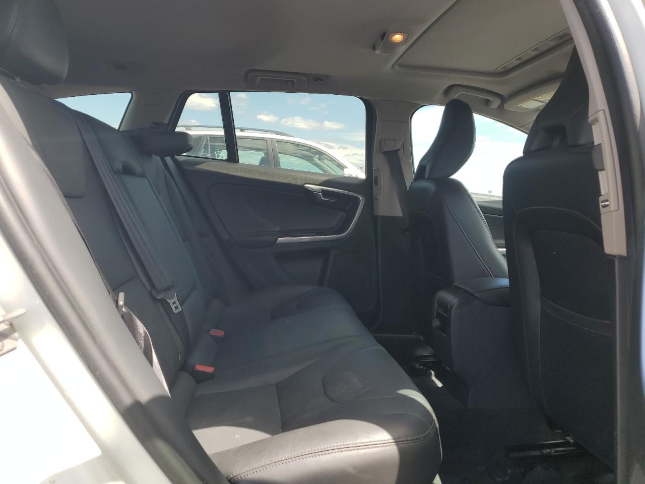 yv1612sk9f1267801 YV1612SK9F1267801 2015 Volvo V60 Premier