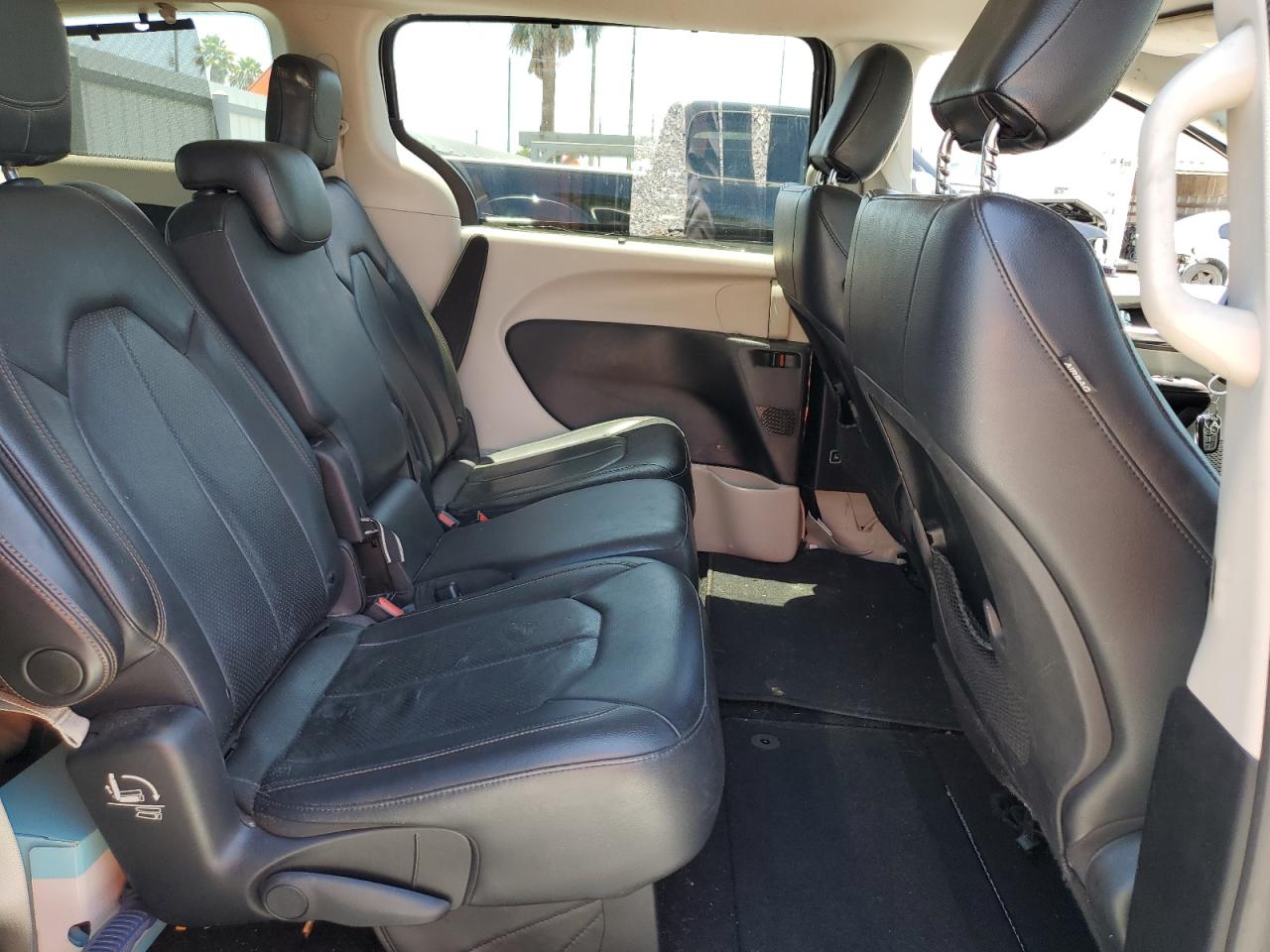 2019 Chrysler Pacifica Touring L VIN: 2C4RC1BG3KR668334 Lot: 63610545