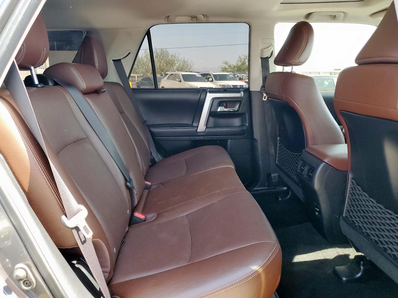 2018 Toyota 4Runner Sr5/Sr5 Premium VIN: JTEBU5JR8J5555365 Lot: 63336835