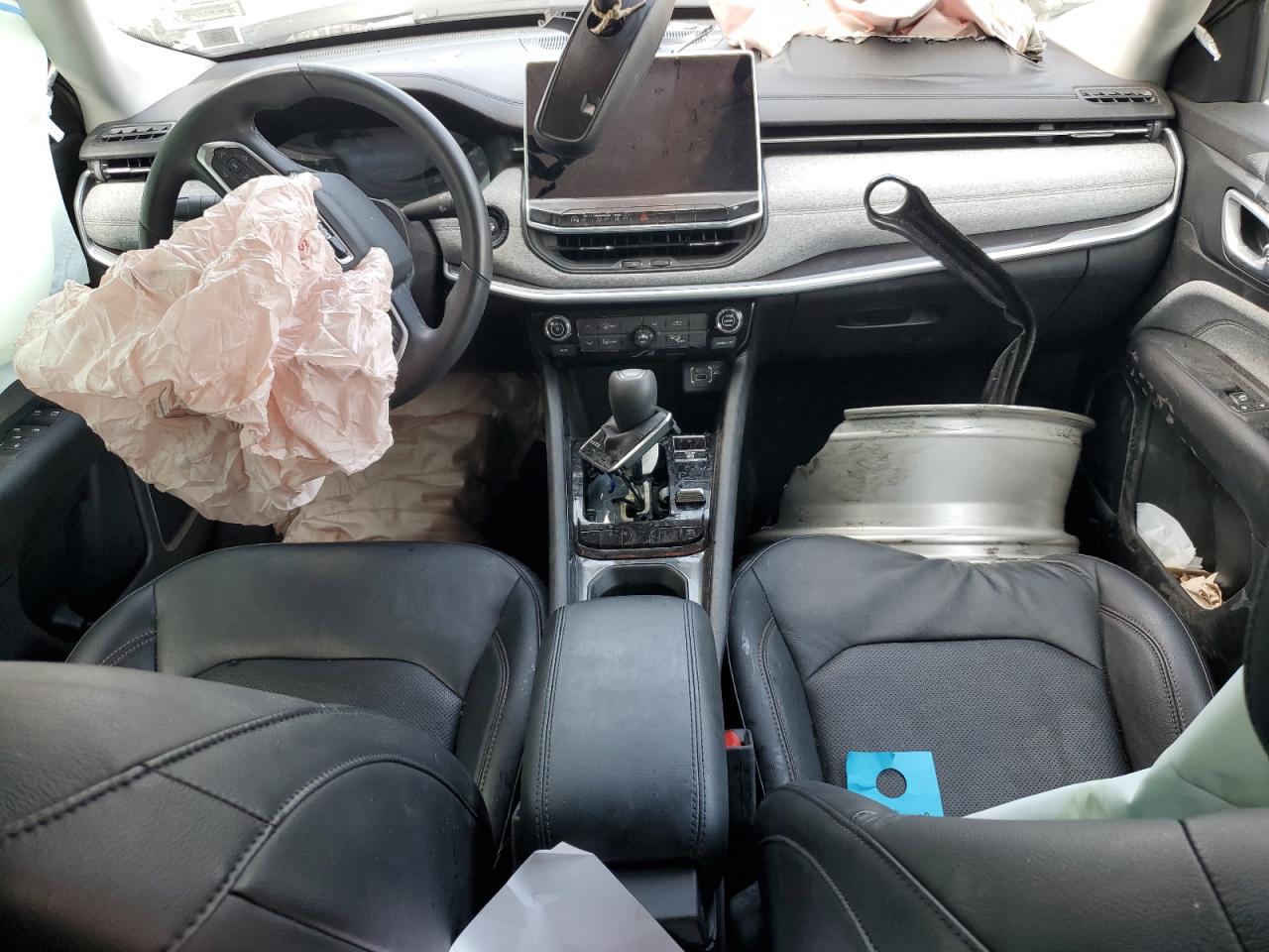 2022 Jeep Compass Latitude Lux VIN: 3C4NJDFB5NT233207 Lot: 67059555