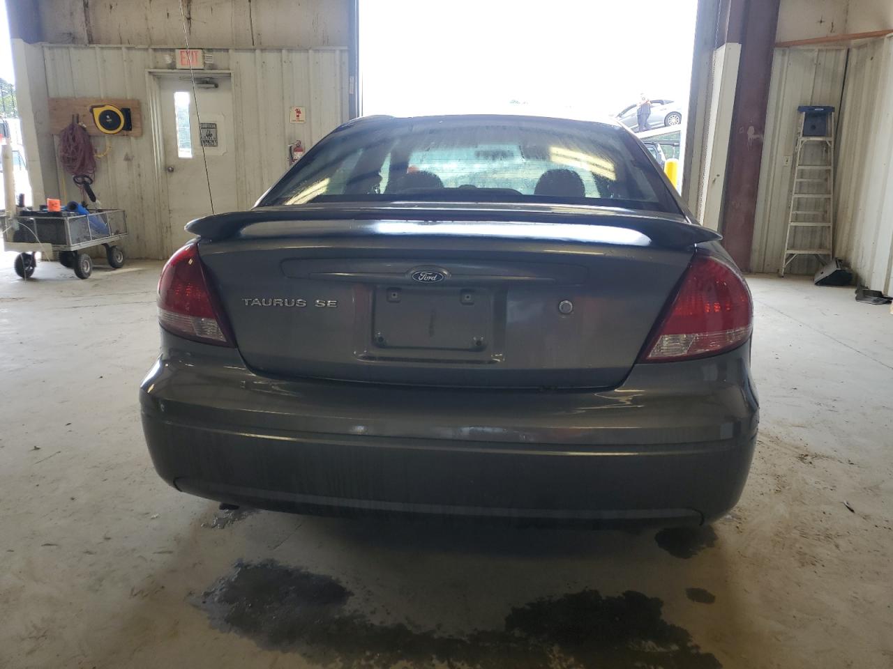 2005 Ford Taurus Se VIN: 1FAFP53215A156233 Lot: 64512575