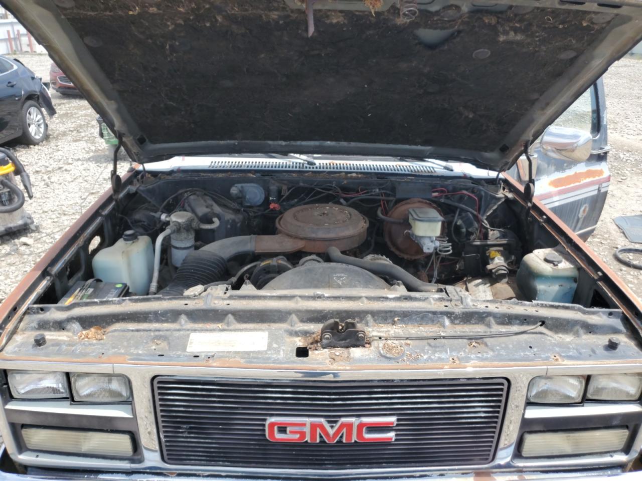 1989 GMC Suburban V15 Conventional VIN: 1GKEV16K7KF522490 Lot: 63555475