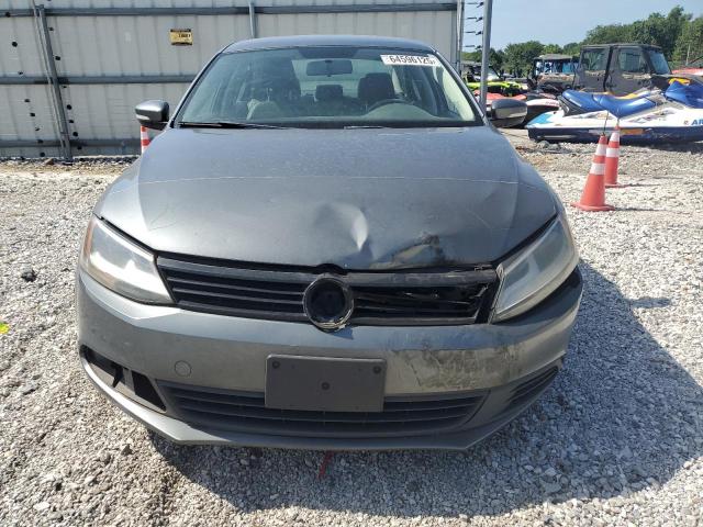 Sedans VOLKSWAGEN JETTA 2014 Szary