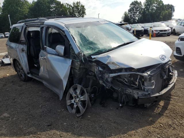  TOYOTA SIENNA 2015 Srebrny