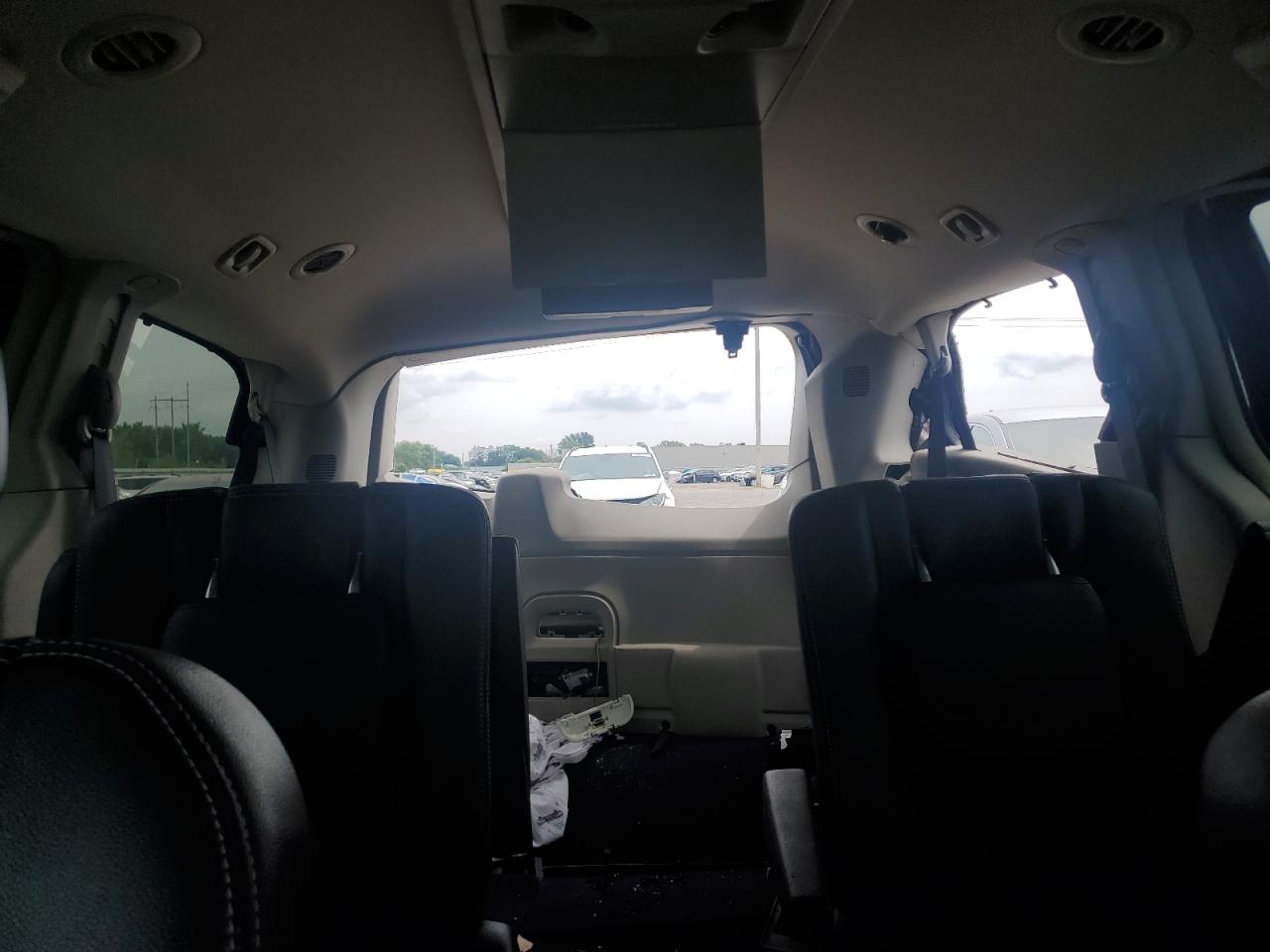 2015 Chrysler Town & Country Touring VIN: 2C4RC1BG8FR562564 Lot: 64596325